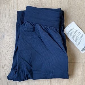 Beyond the studio 25” crop true navy size 2 lululemon nwt